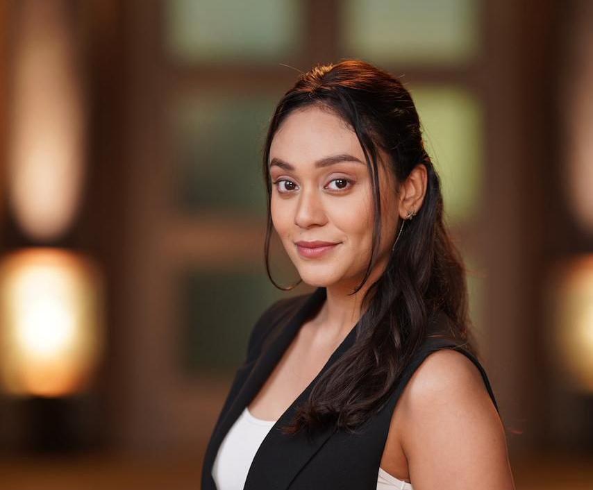 महिलाएँ देवता नहीं, इंसान हैं- इशिका शाही