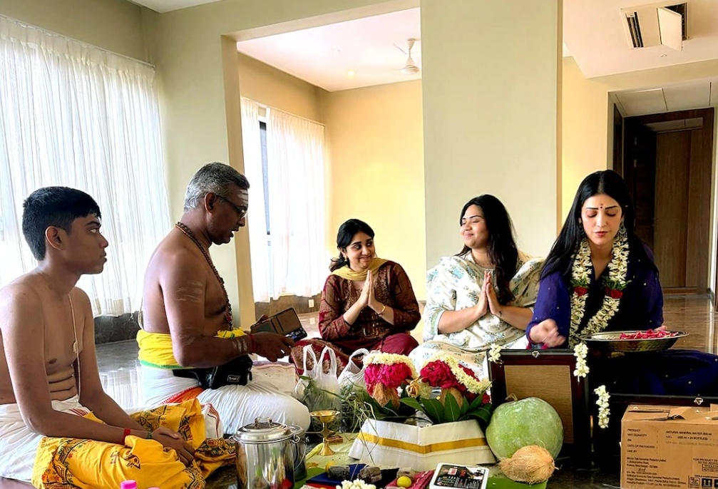 श्रुति का नया घर, करीबी दोस्तों के साथ गृहप्रवेश